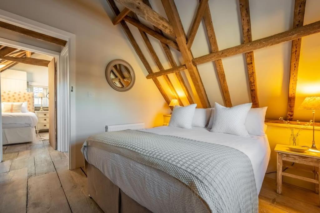 Beekeeper'S Cottage Фейкънам Екстериор снимка