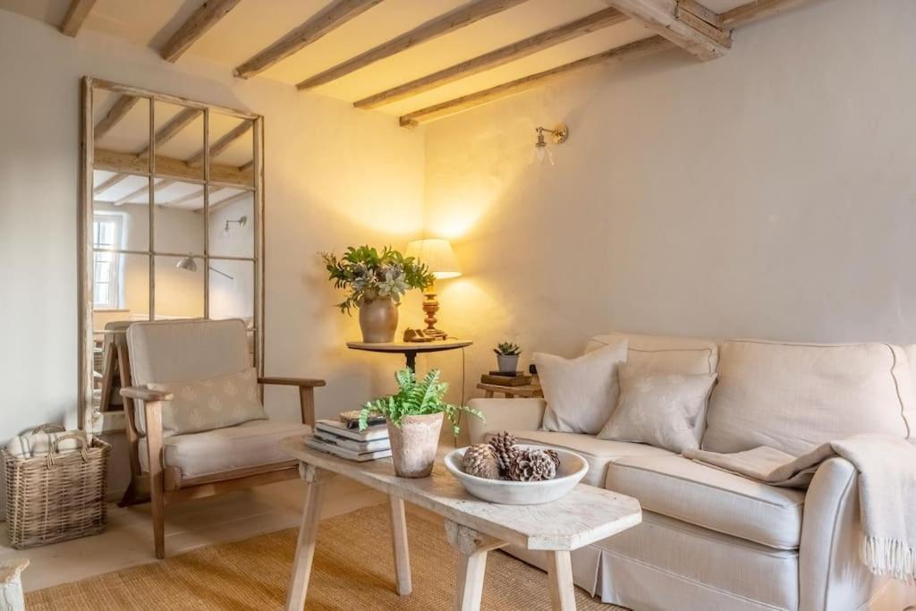 Beekeeper'S Cottage Фейкънам Екстериор снимка