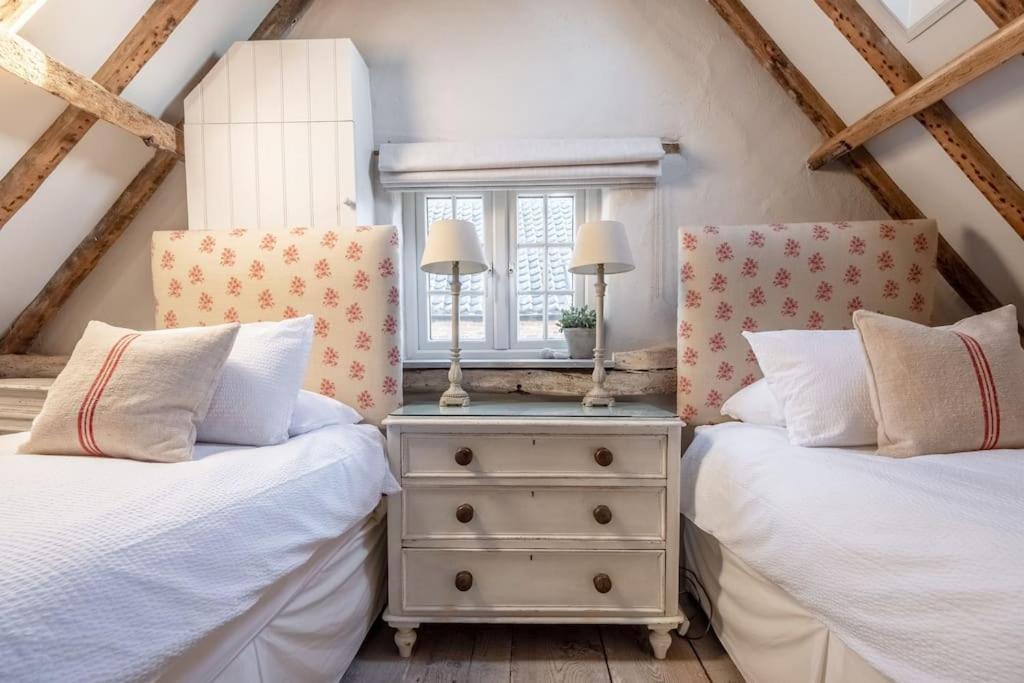 Beekeeper'S Cottage Фейкънам Екстериор снимка