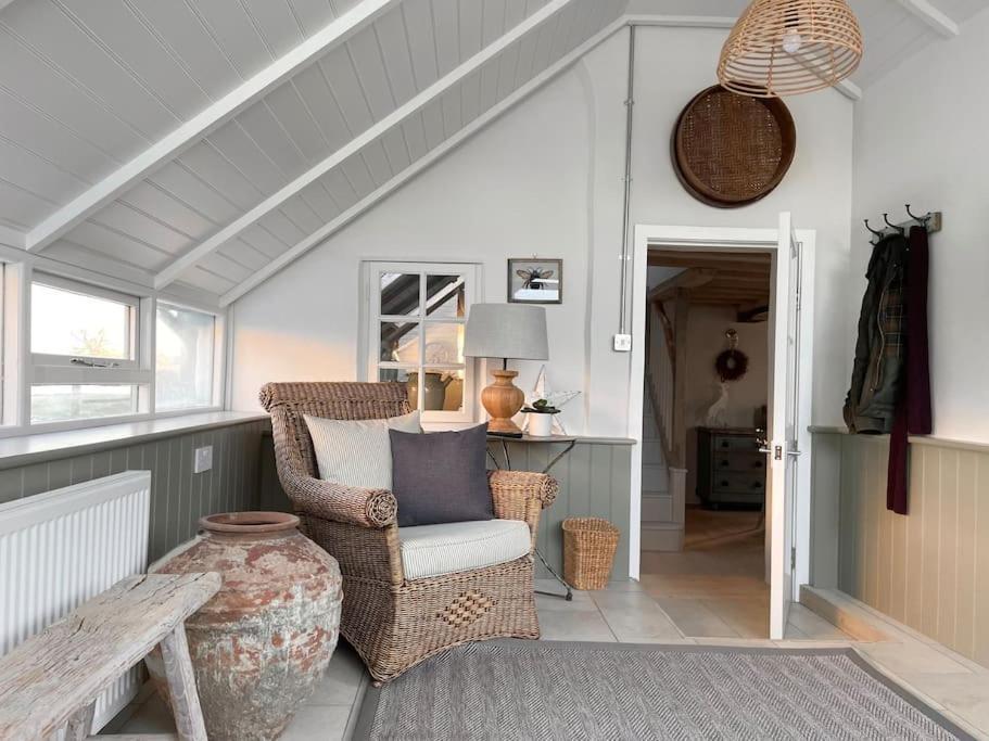 Beekeeper'S Cottage Фейкънам Екстериор снимка