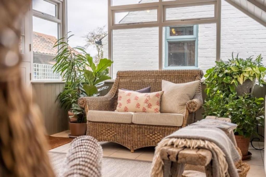 Beekeeper'S Cottage Фейкънам Екстериор снимка